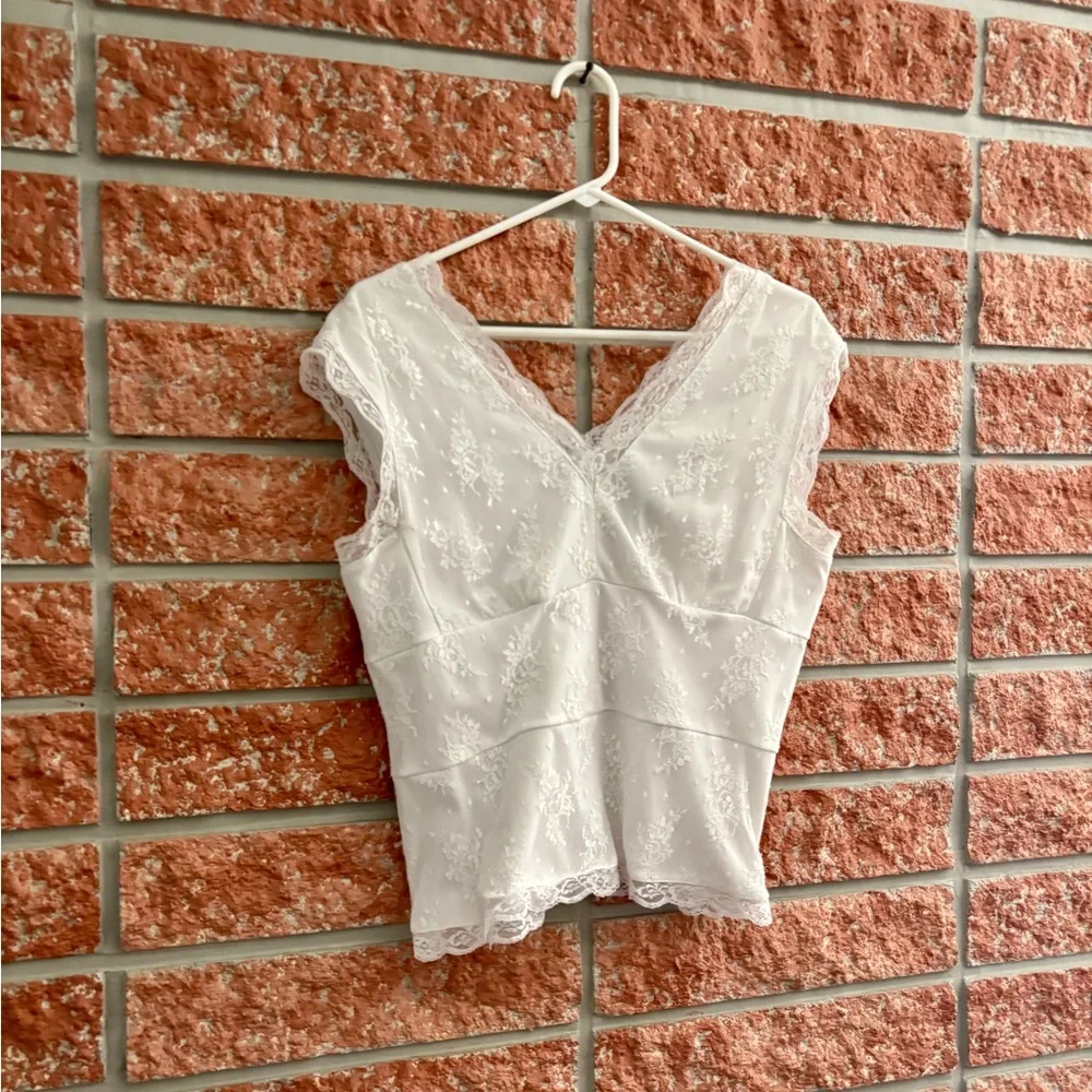 🌟 Elegant White Lace Women's Top - Picture 2 of 5
